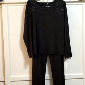Women's black pajamas